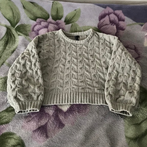 Moon & Madison Beautiful Cropped Sweater - Picture 2 of 8